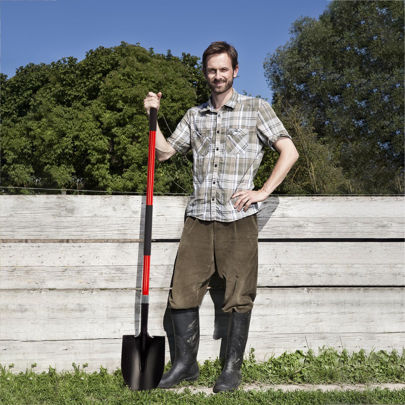 VNIMTI shovel used in soil to illustrate versatile digging in gravel