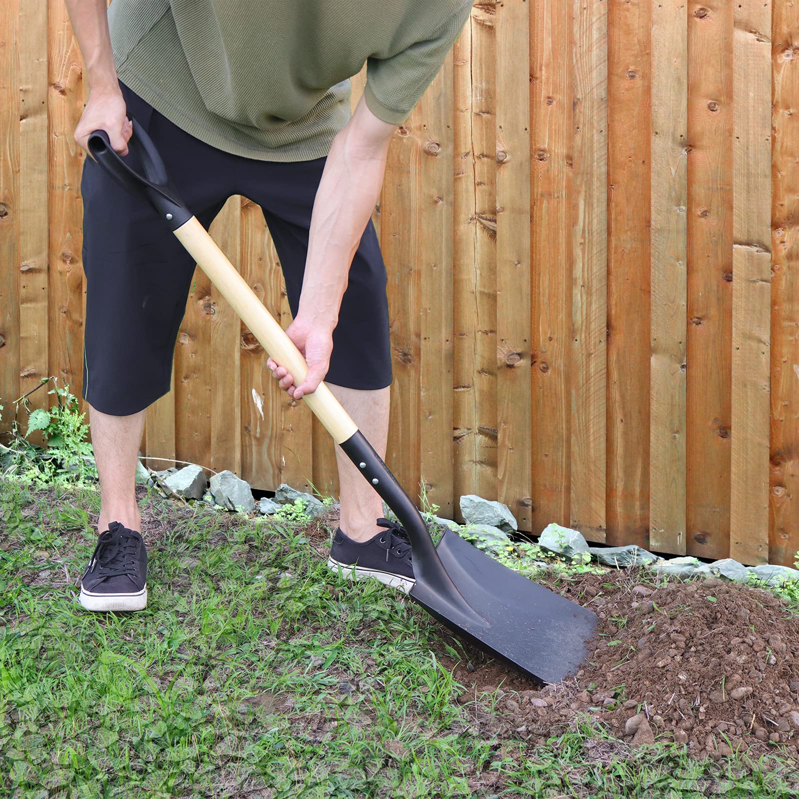 VNIMTI square shovel with D-handle grip for stable digging.