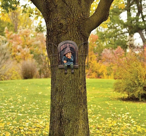 Vomiceak resin garden gnome withstands wind and rain for outdoor use
