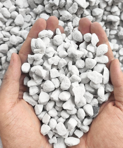 Voulosimi 20QT Organic Perlite packaging closeup enhances soil aeration.
