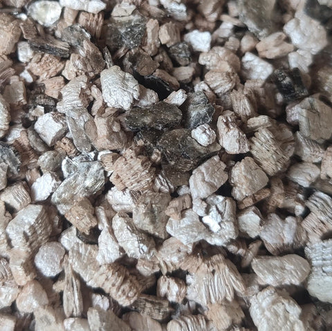 Voulosimi vermiculite aeration and drainage promotes healthy root zones.