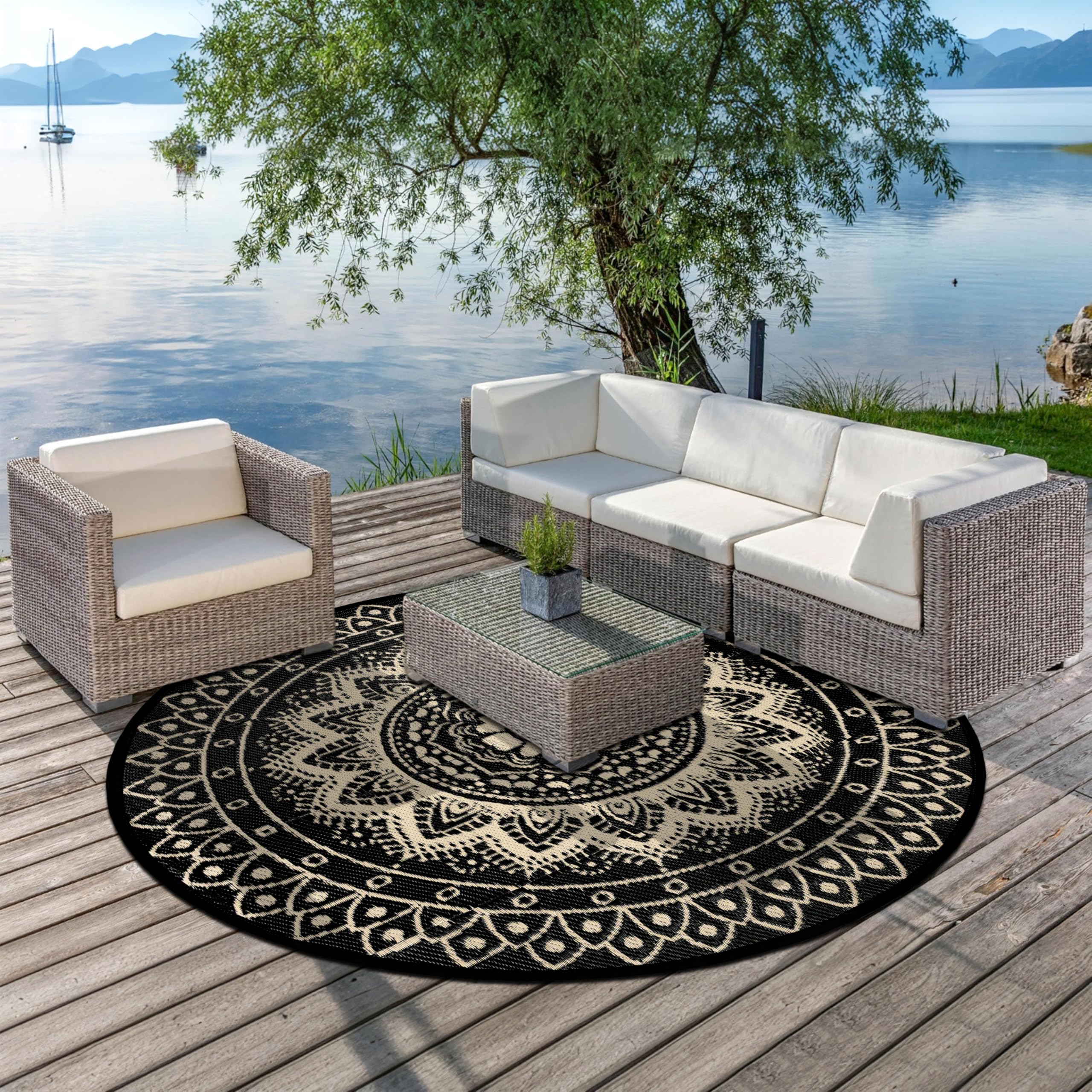 VSIWB lightweight rug folds flat for easy storage and transport.
