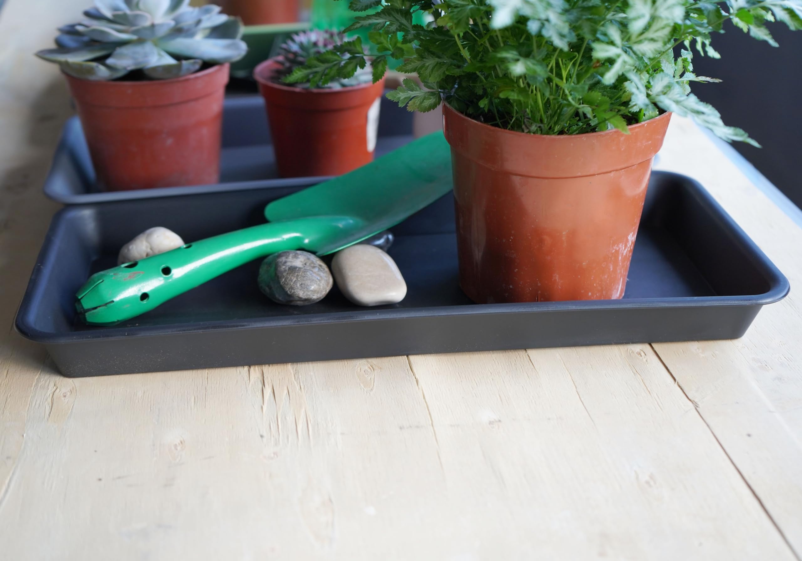 VUWEZ plant tray catches water, protecting floors during care.