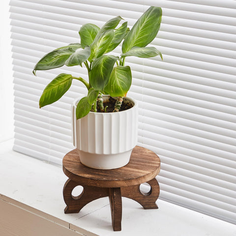 VZODESR easy-assembly stand allows quick setup and instant decor upgrade