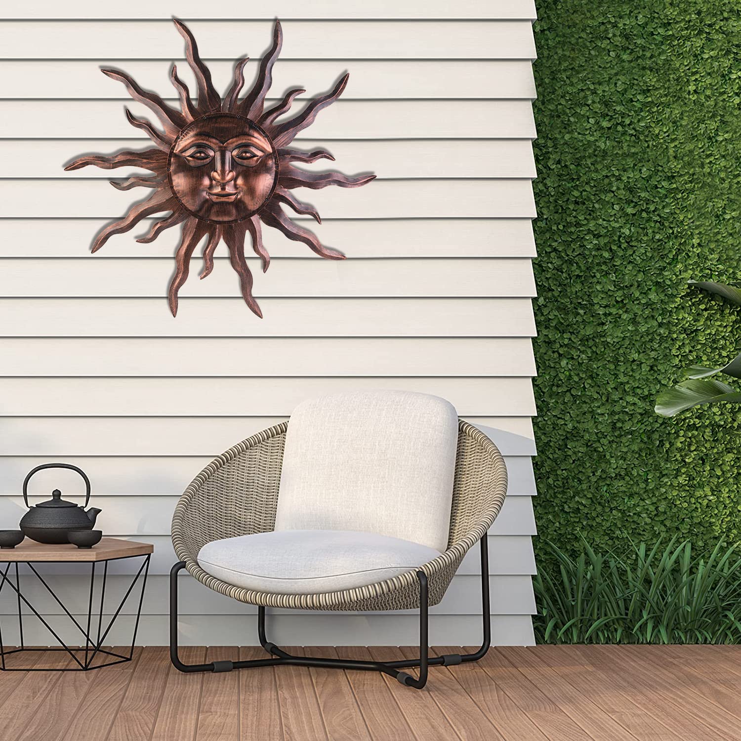 Bronze sun wall decor by VZVXCC brightens garden patio and fences