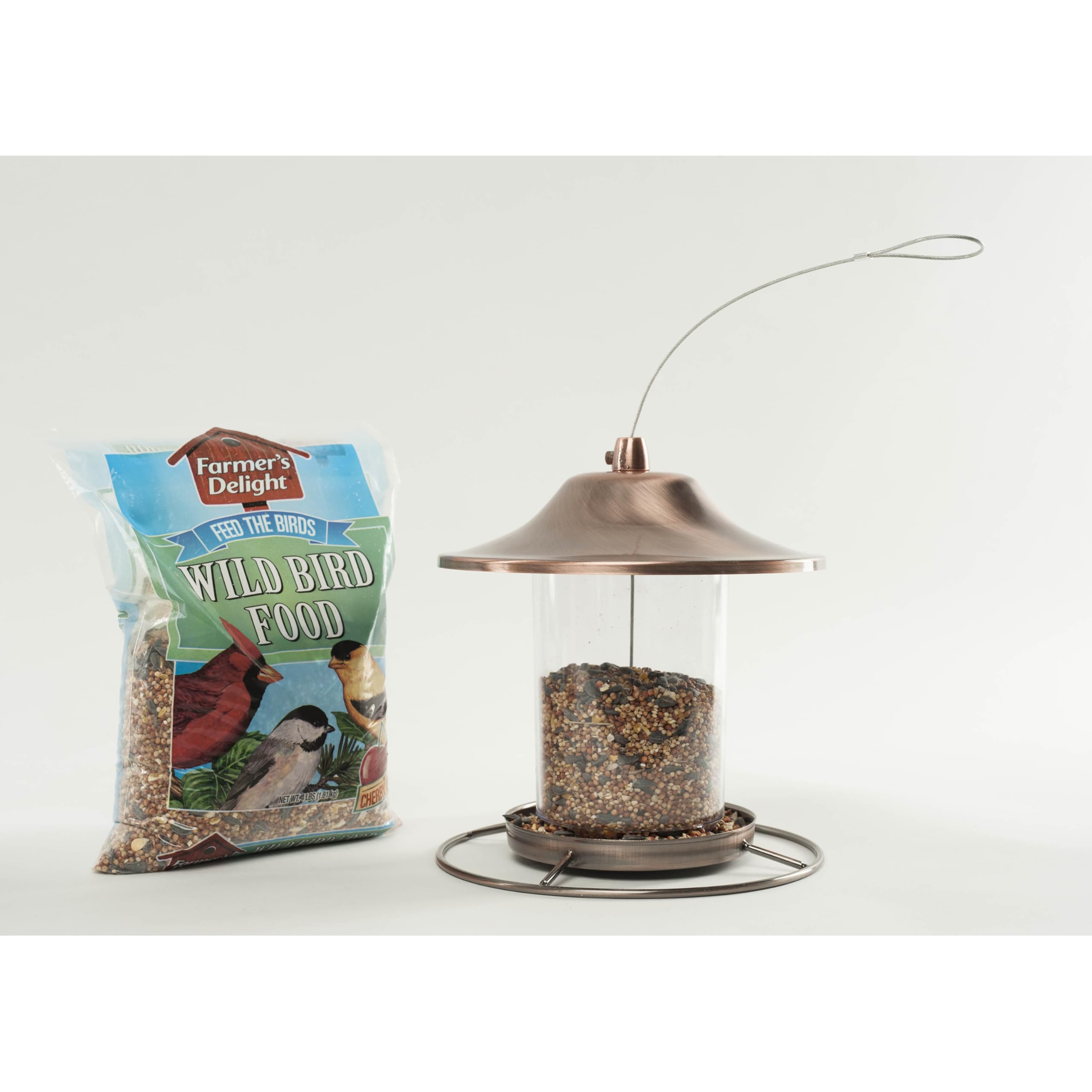 Birds gather at Wagner's Farmer's Delight feeder due to quality grain blend.