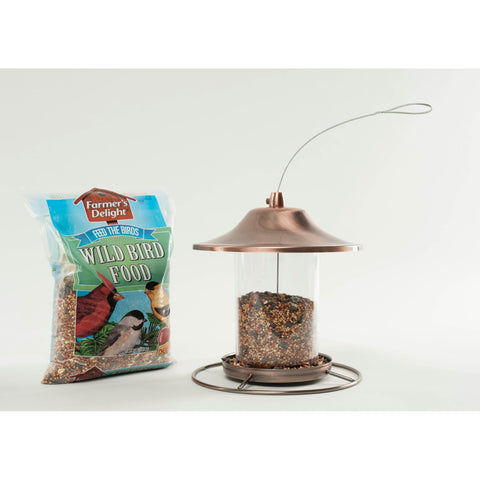 Birds gather at Wagner's Farmer's Delight feeder due to quality grain blend.