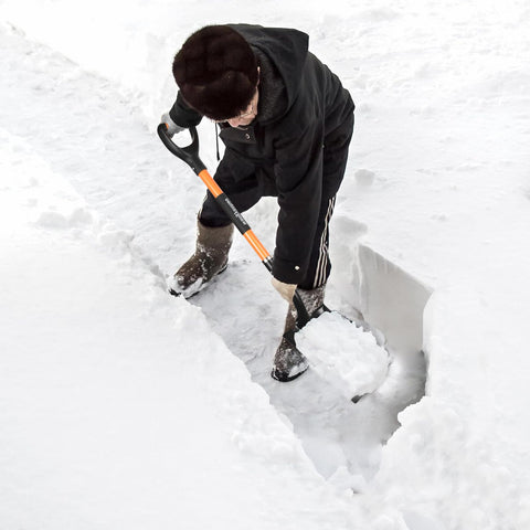 Wangyanhao flat shovel's weather-resistant coating supports long outdoor use.