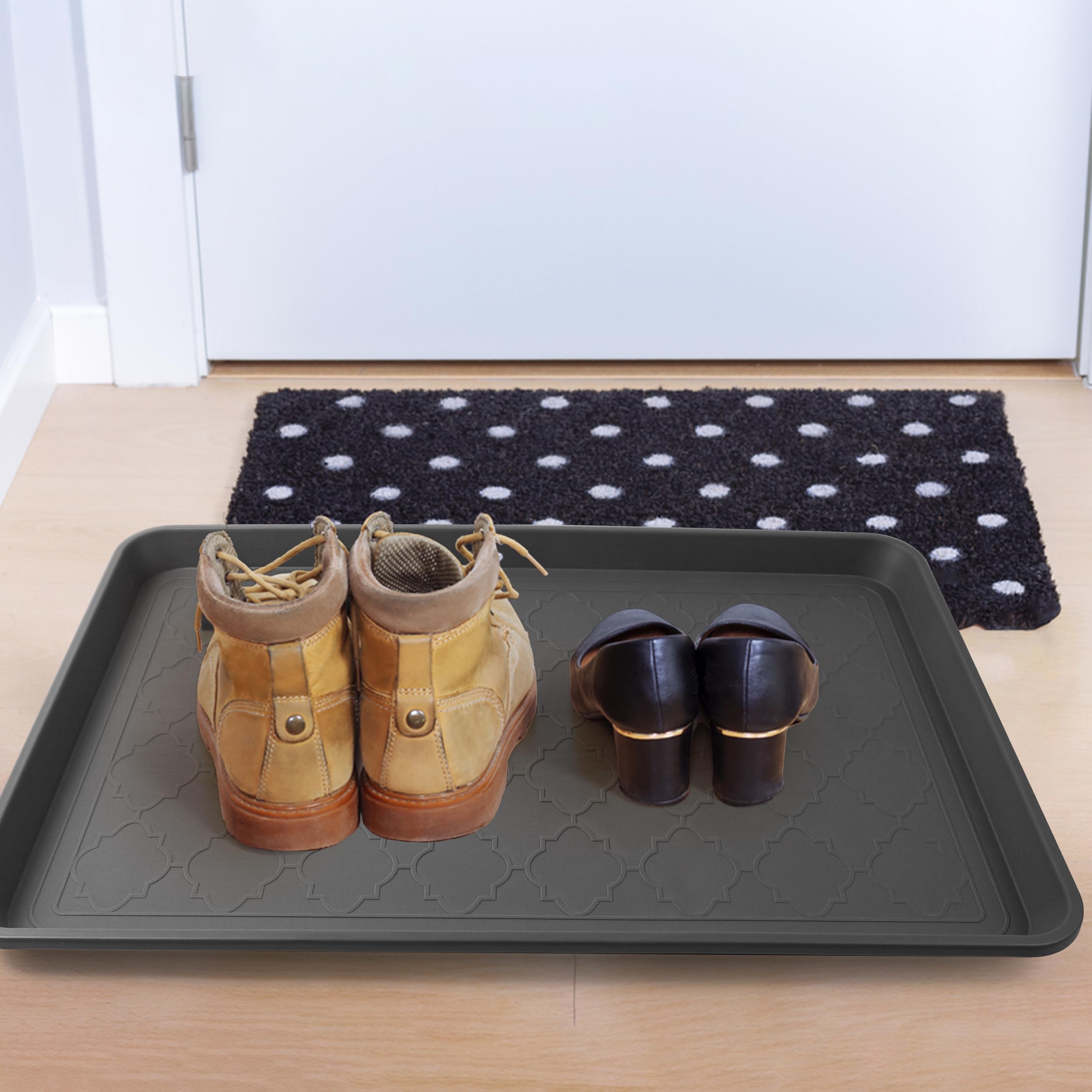 Wataniya Pet multi-purpose tray catches drips from plants or groceries