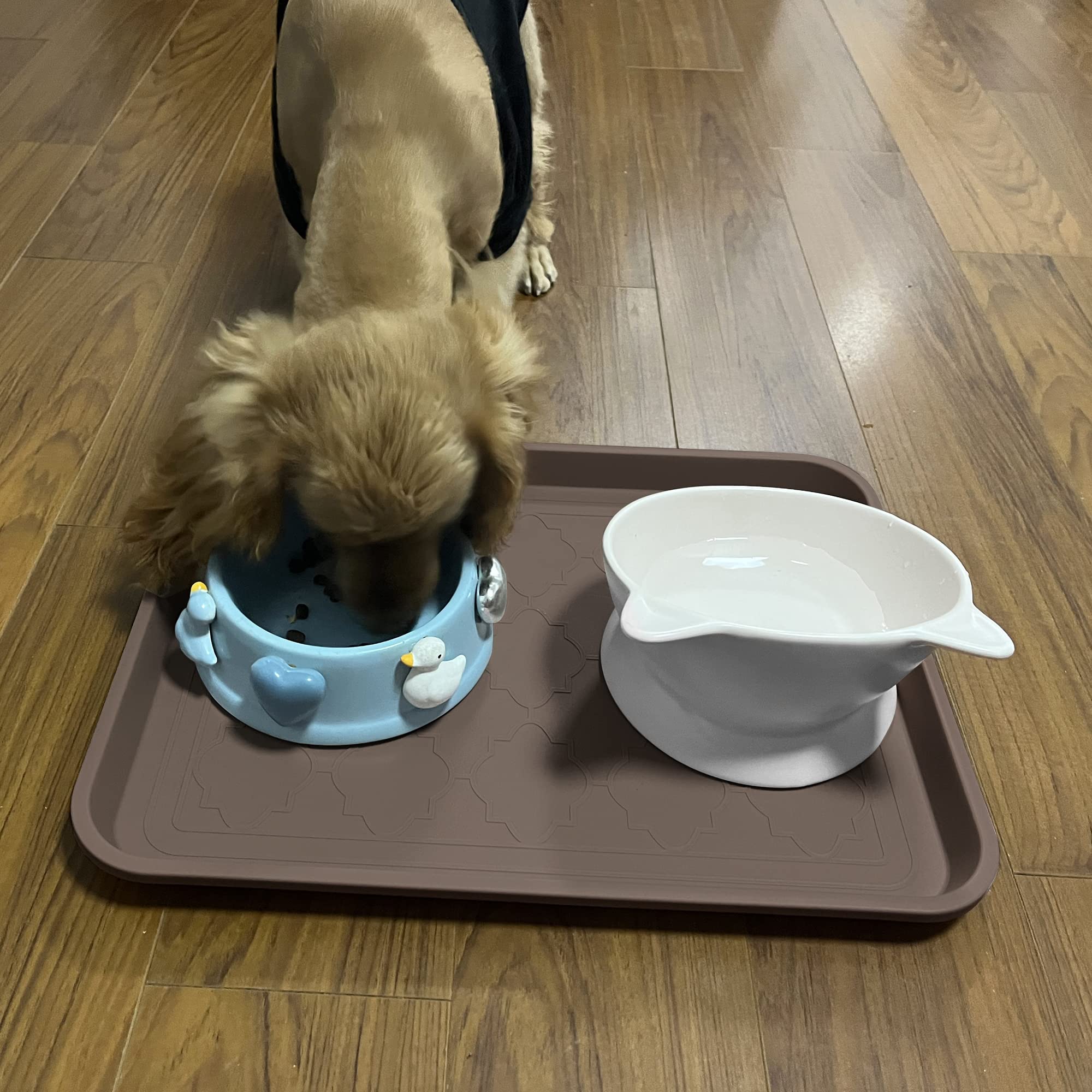 WATANIYA PET boot tray non-slip bottom helps stay in place.