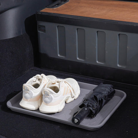 Wataniya Pet waterproof tray keeps drips contained and floors dry.