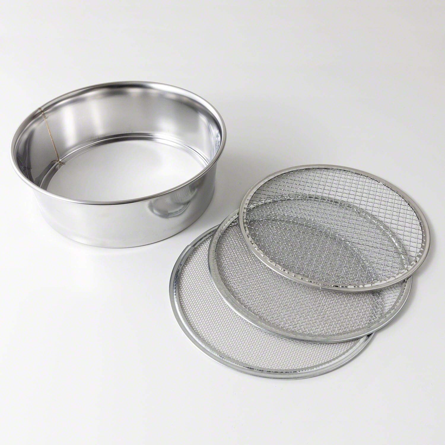 Wazakura stainless steel frame ensures durability during repetitive garden sifting
