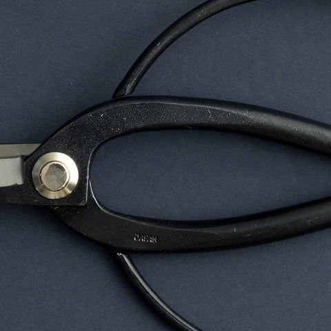 Wazakura Yasugi bonsai scissors brand engraving highlights heritage and precision
