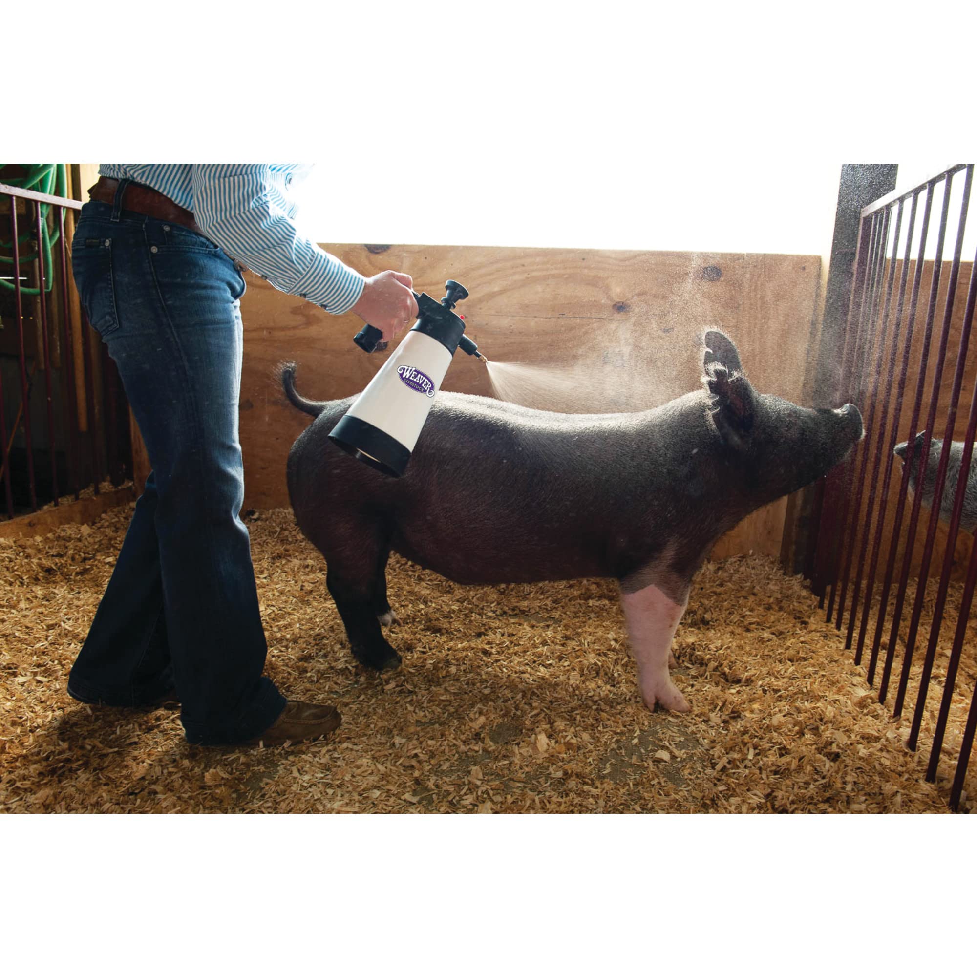 Weaver Leather Livestock heavy-duty sprayer with swivel nozzle allows precise, adjustable spray patterns