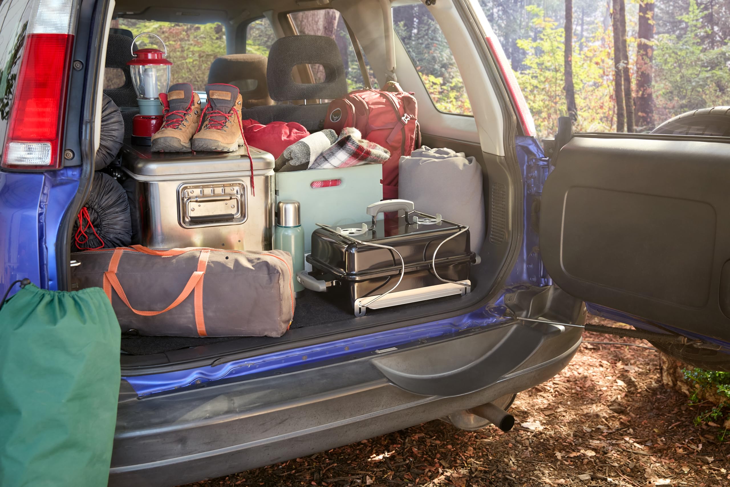 Weber Go-Anywhere carry handle and lid for one-handed transport.