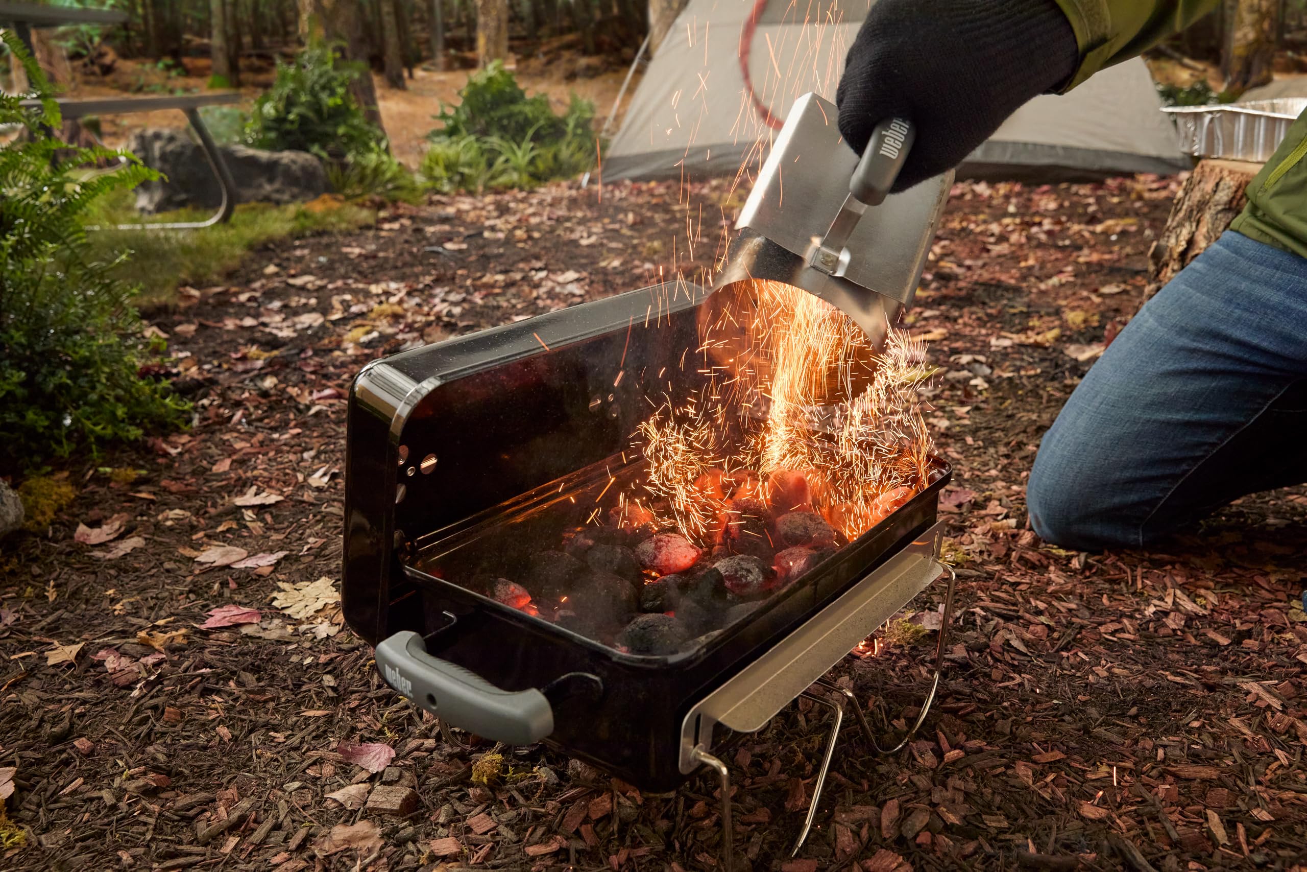 Weber Go-Anywhere precise airflow dampers support steady temperature control.