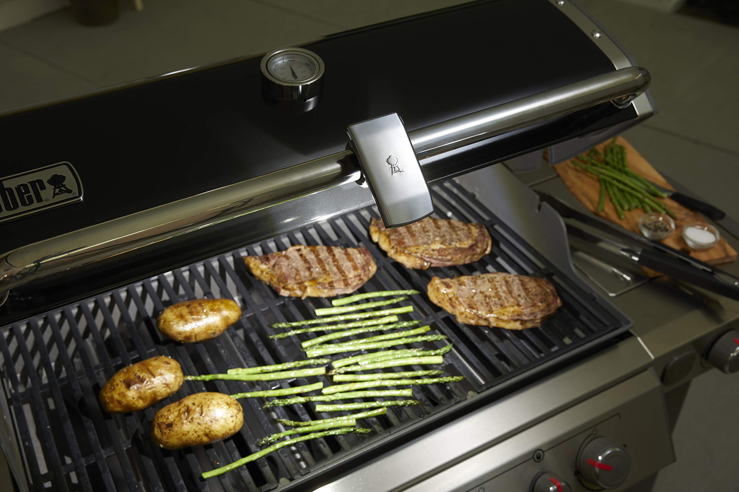 Weber Handle Grill N Go Light uses manual power for grilling without cords