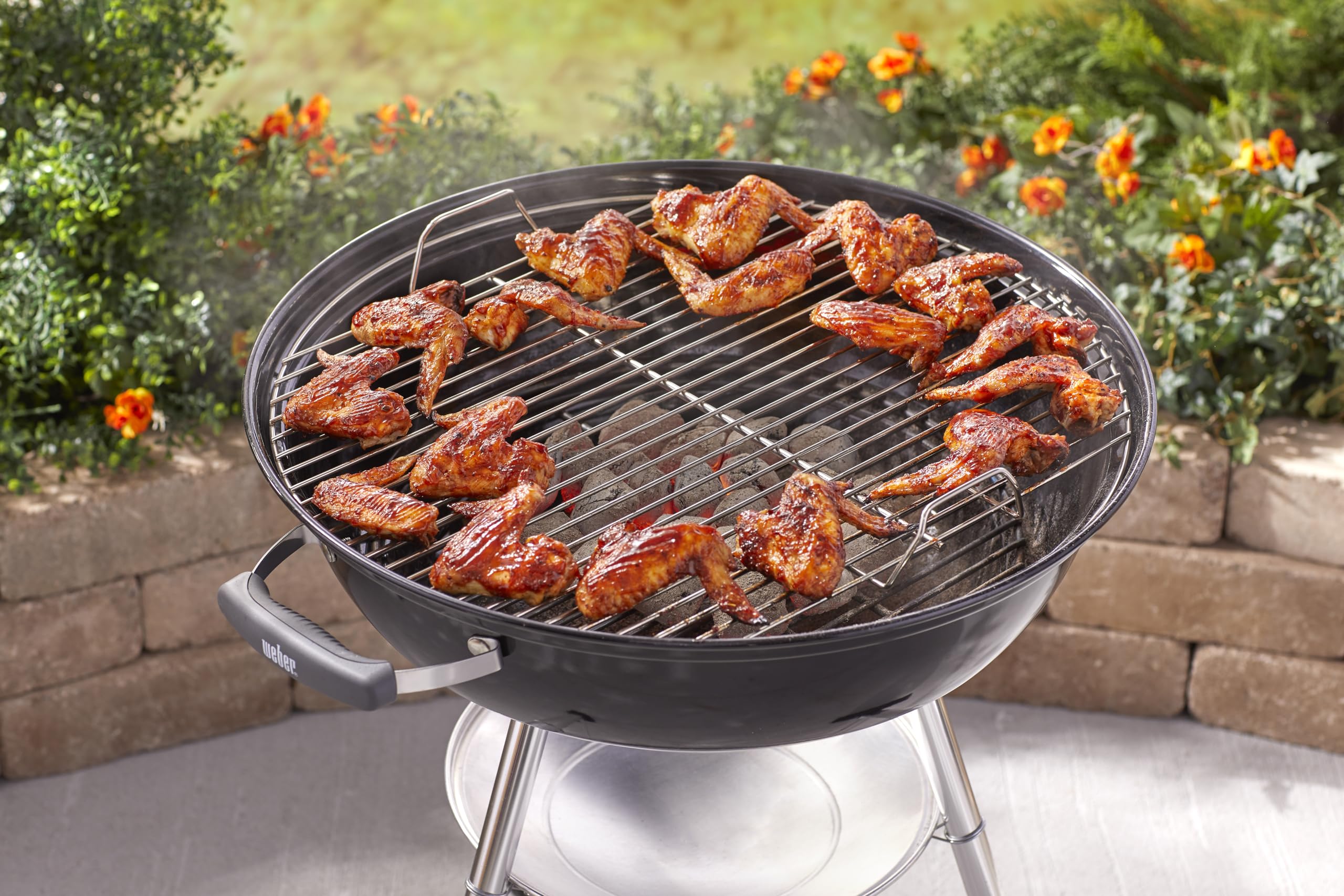 Weber Jumbo Joe 363 square inch cooking grate area for burgers and more