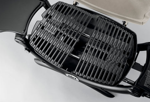 Weber Q1200 durable cast-aluminum lid and cookbox for outdoor use