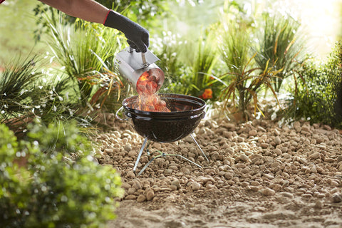 Weber Rapidfire uses Weber Lighter Cubes or paper to ignite