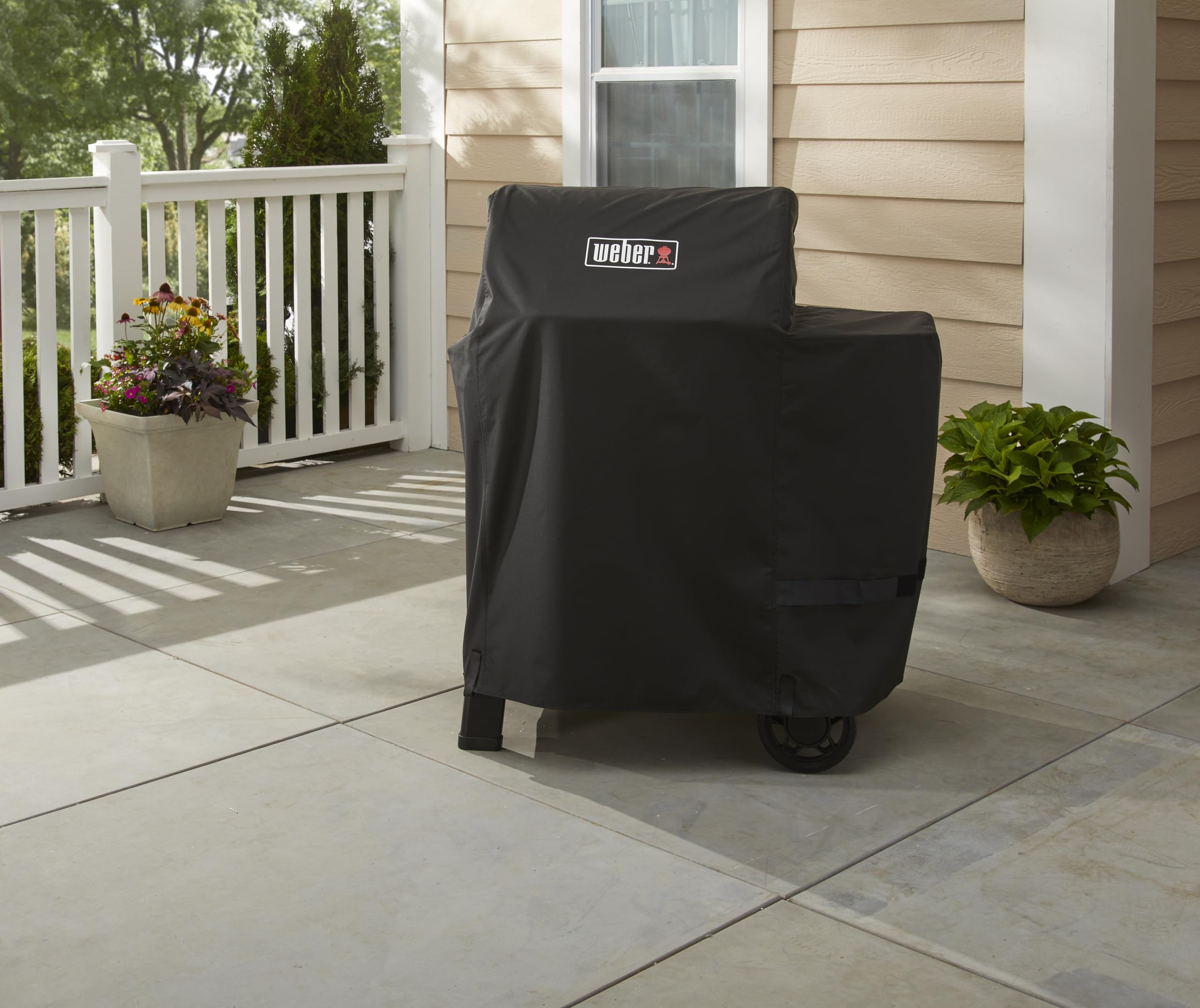 Weber Searwood 600 cover close-up highlights recycled material construction