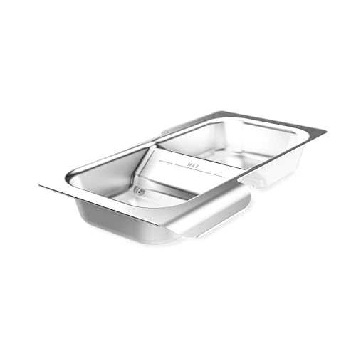 Weber Searwood Wet Smoke Pan filled with liquid for enhanced moisture.