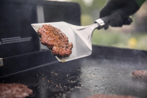 Weber Smashed Burger Crust Close-Up highlights crisp exterior potential.