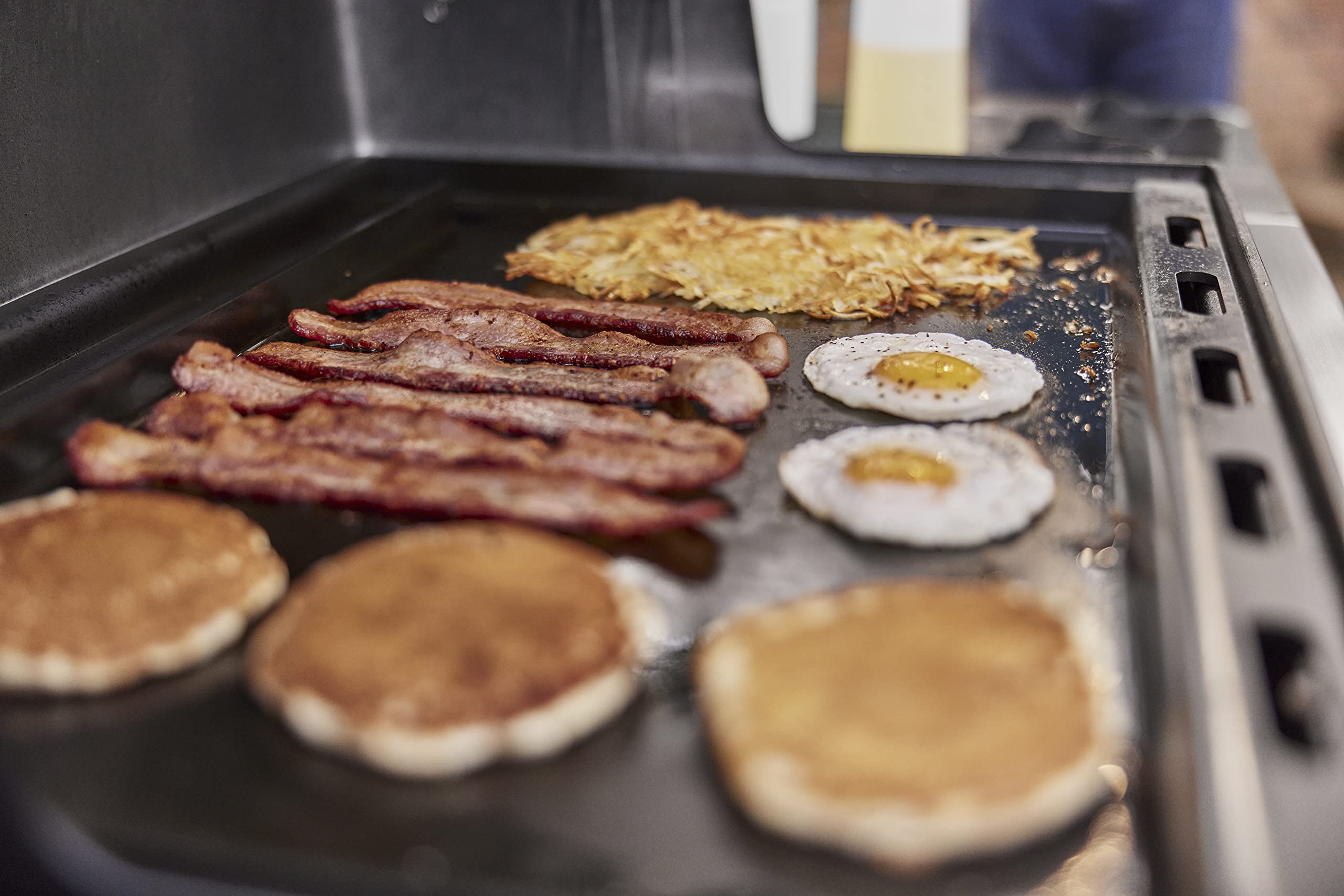 Weber storage bag protects the griddle when not in use