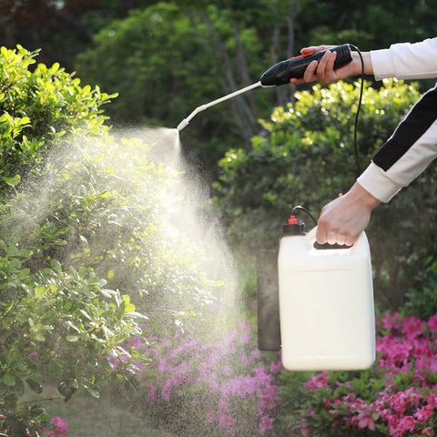 Weirran 6V mini pump provides steady spray from battery power.