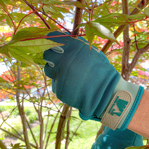 Wells Lamont 7754M gloves—adjustable wrist ensures secure fit and dirt exclusion.