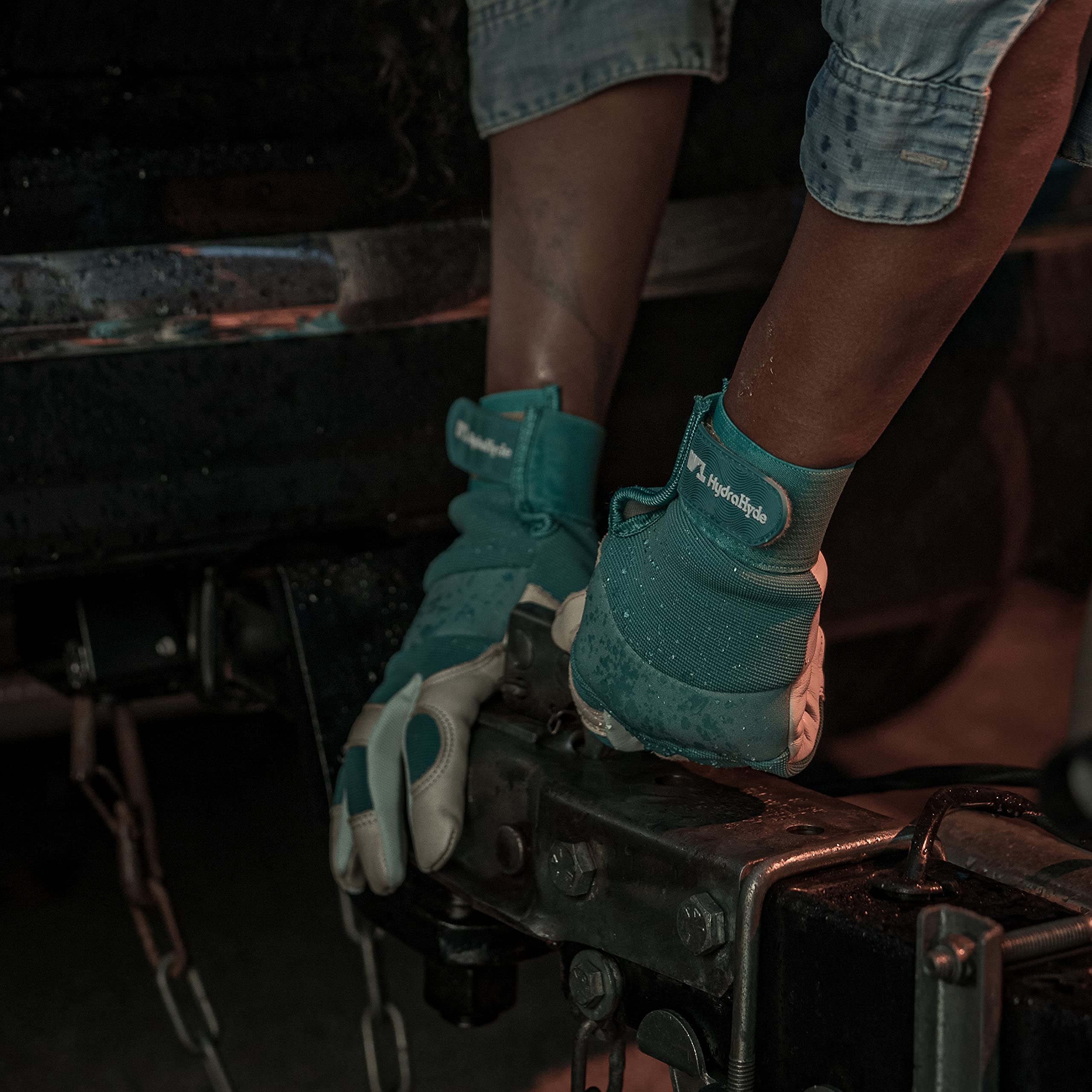 Wells Lamont leather palm delivers puncture resistance for tough tasks.