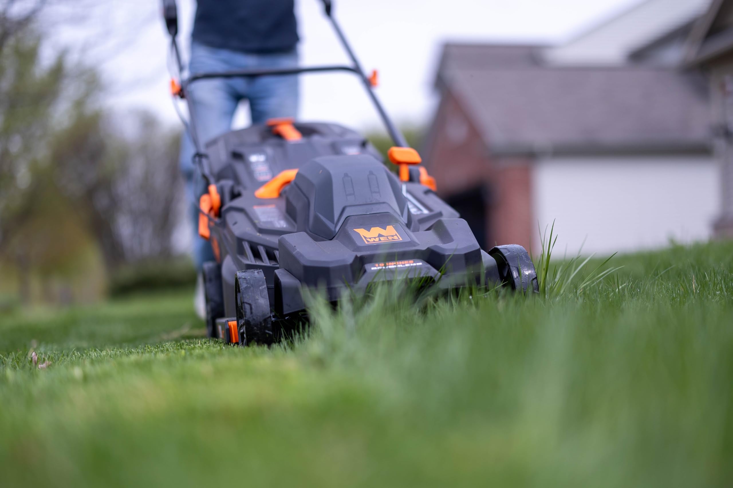 WEN 20V Max 2-in-1 mower 5Ah battery ready for use