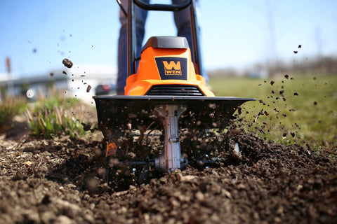 WEN electric tiller 10 amp motor powers fast soil cultivation