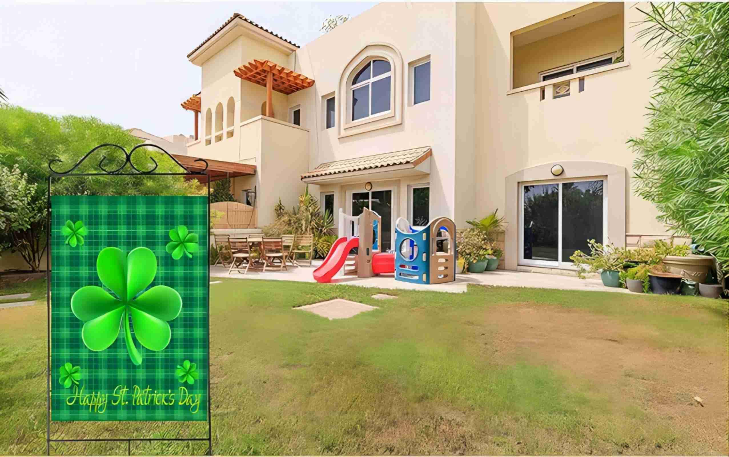 WENWELL indoor/outdoor flag resists weather and fading.