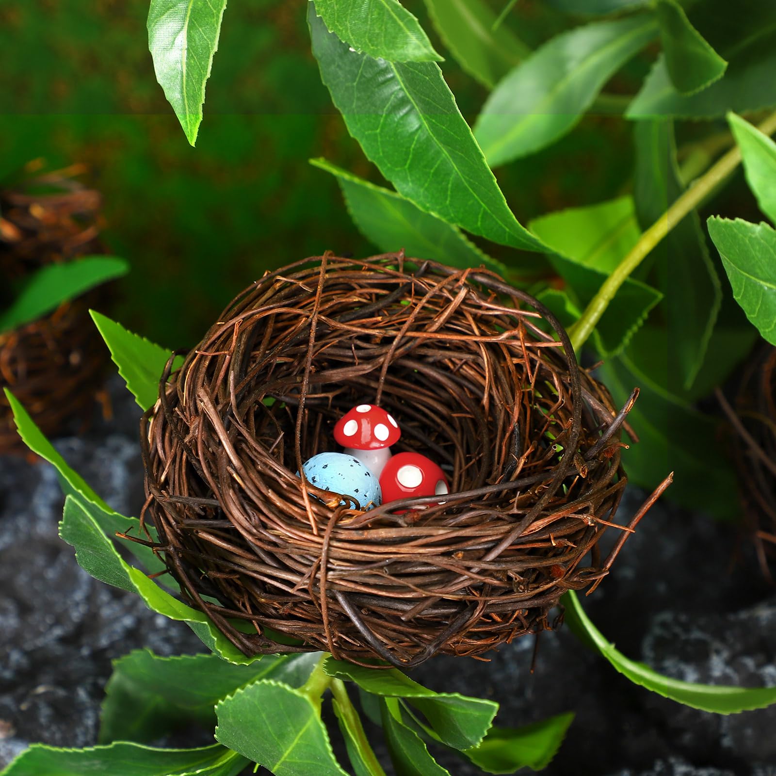 Weysat garden decor nest suitable for indoor and outdoor displays.