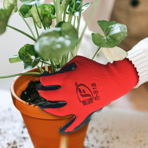 WHEATHUSK micro-foam nitrile palm coating enhances grip and protection.