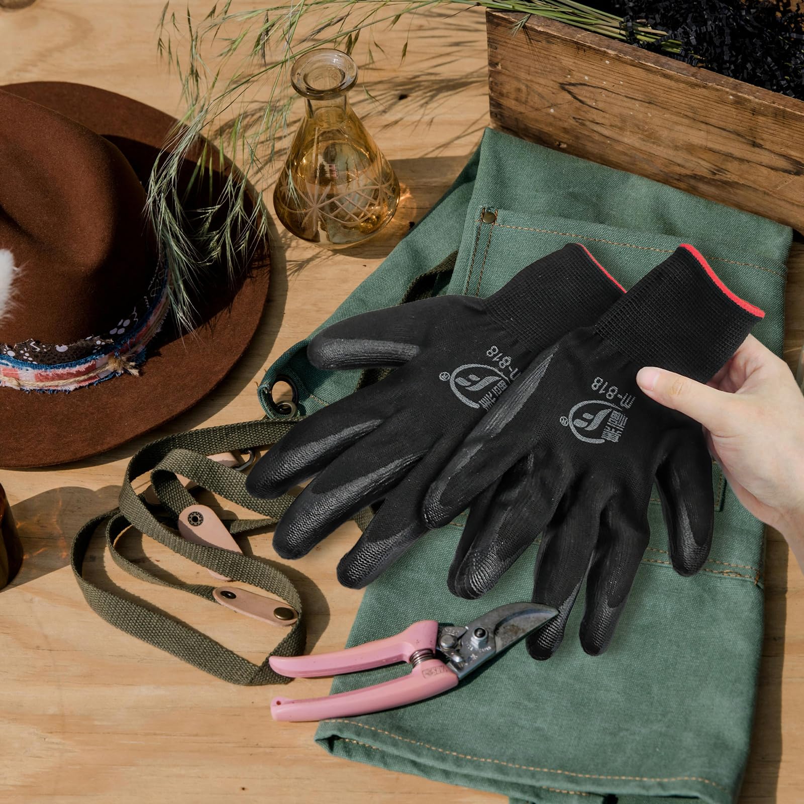 WHEATHUSK oil and water resistant gloves help grip oily or damp materials.