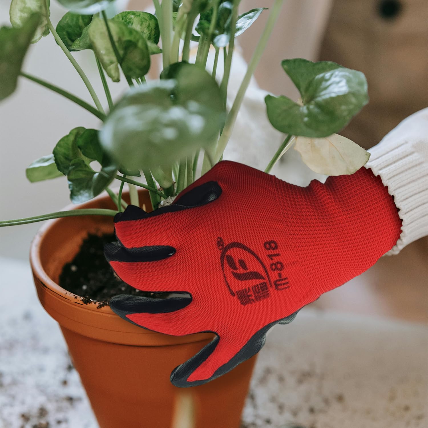WHEATHUSK versatile gloves for garden and construction work across many tasks.