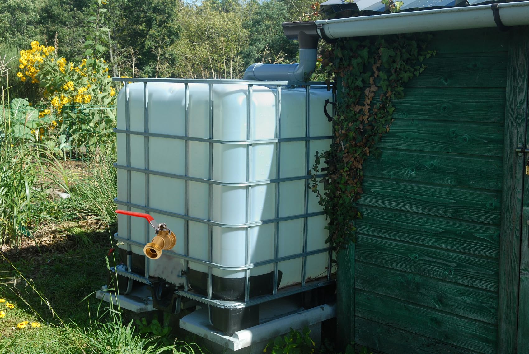 Works with 5 to 55 gallon rain barrels and containers