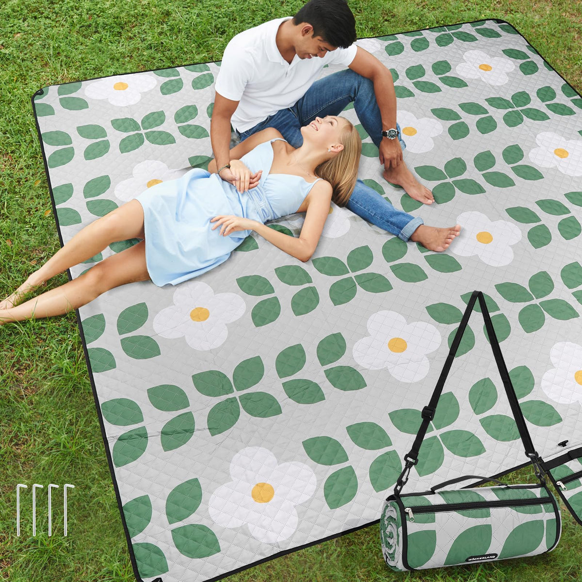 WICKERLAND picnic blanket extralarge offers comfortable seating on grass.