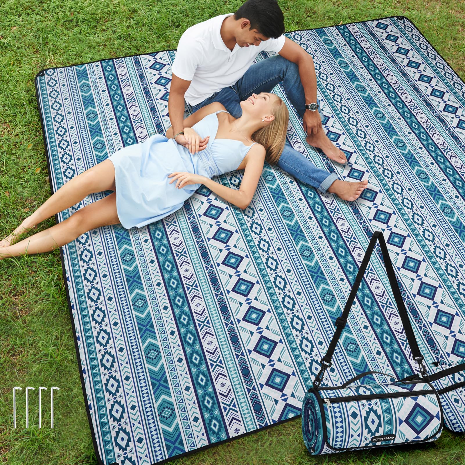 WICKERLAND picnic blanket 3-layer construction for comfortable seating on grass.