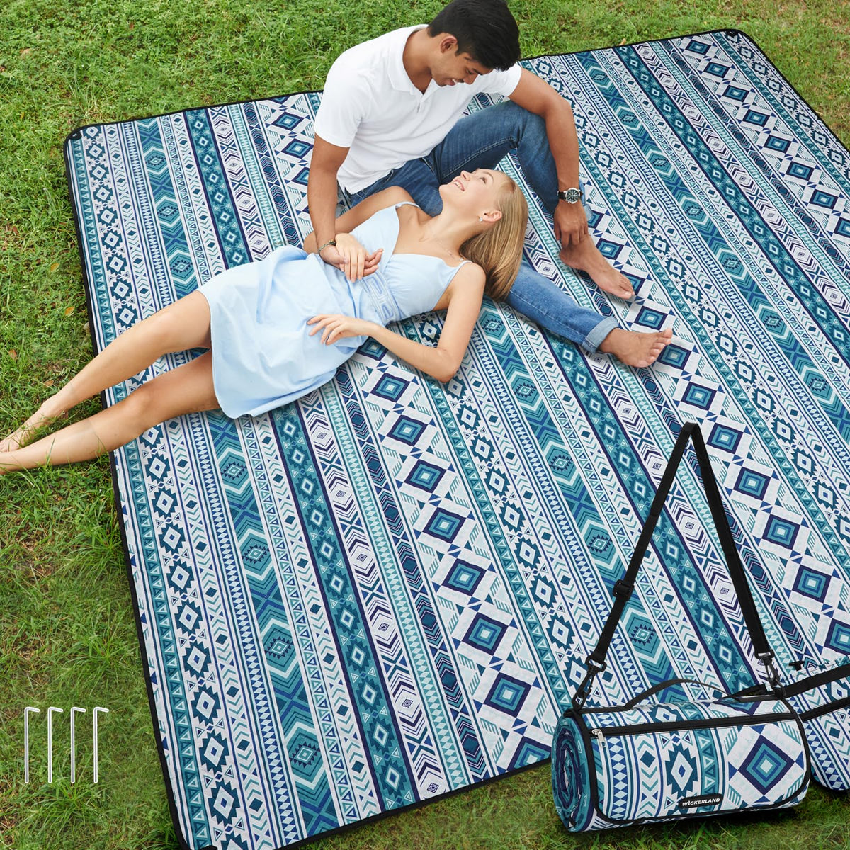 WICKERLAND picnic blanket 3-layer construction for comfortable seating on grass.