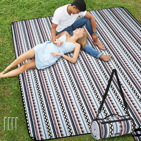 WICKERLAND picnic blanket waterproof-sandproof surface on grass