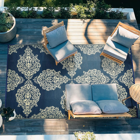 WikiWiki outdoor rug perfect for patio or balcony setup
