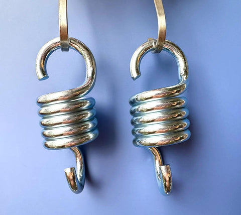 WILD MAN 304 stainless-steel spring-hanger demonstrates durable anchoring.