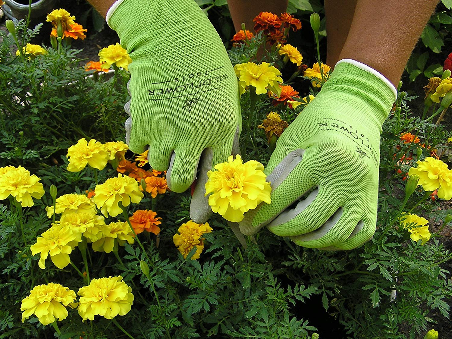 WILDFLOWER Tools nitrile palms protect against small cuts and chemicals.
