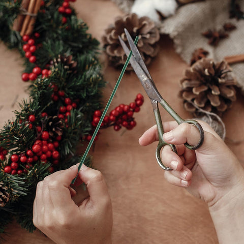 WILLBOND banister garland attachment twist tie secures holiday décor.