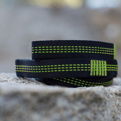 Wise Owl Outfitters one-inch-wide strap minimizes bark damage