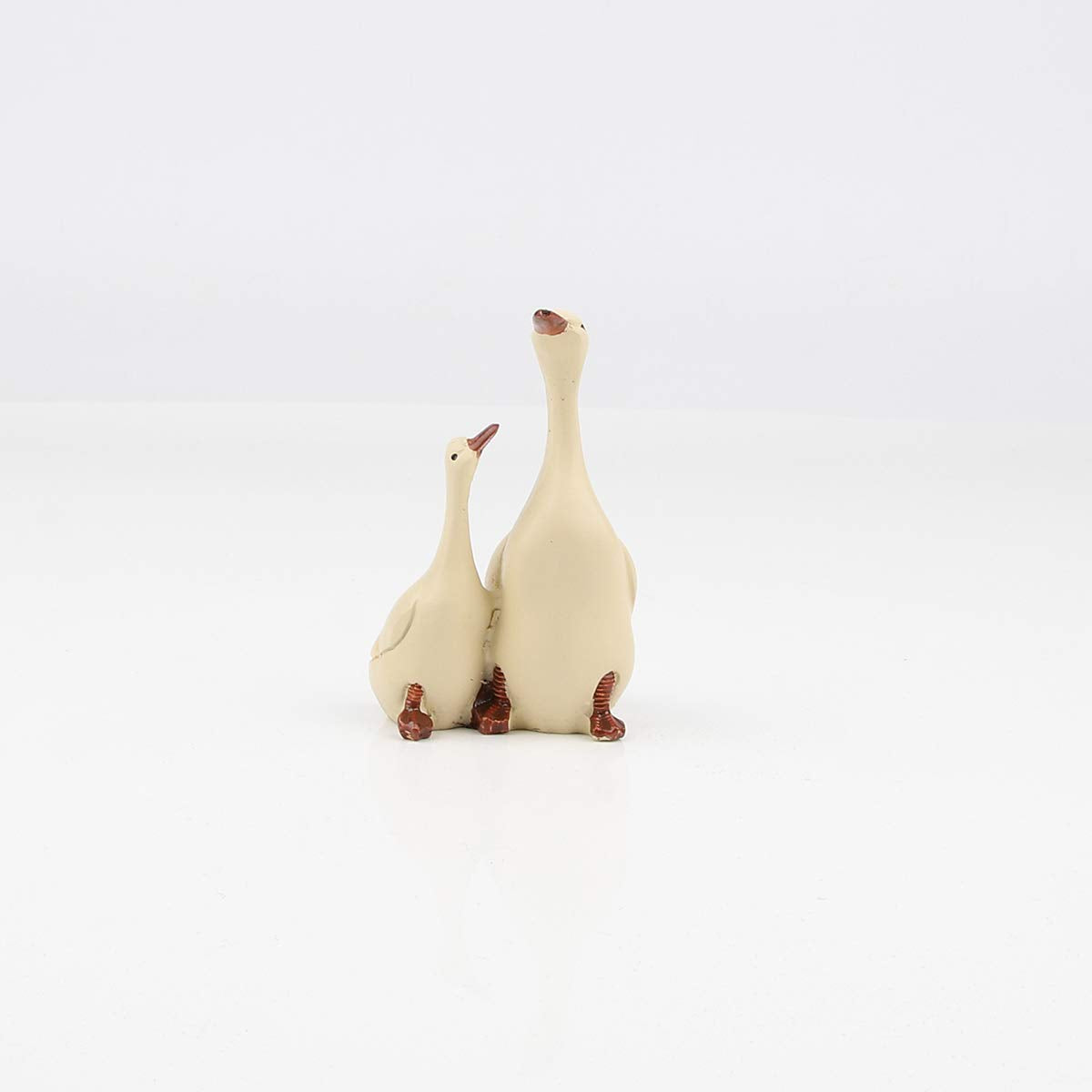 Wisifayardin small goose ornament for children's room adds playful charm.