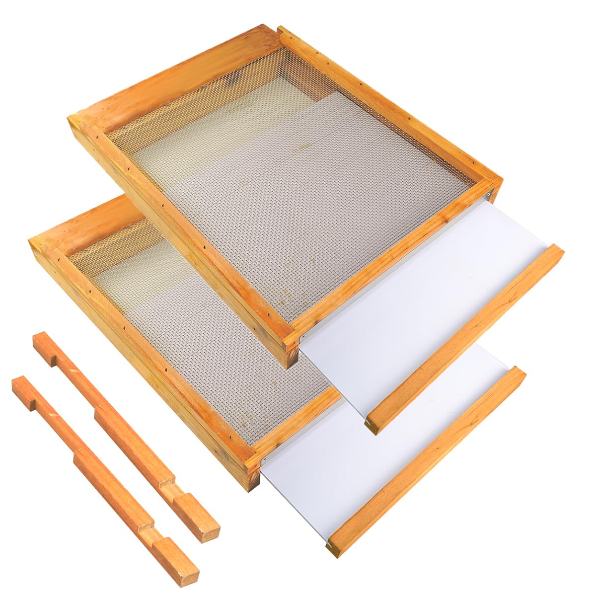 Witbee beehive bottom board in cedar wood, durable and weather-resistant for outdoor use.